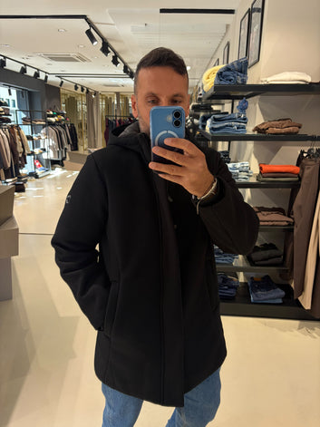Giubbotto uomo nero con cappuccio trapuntato – MarkUp