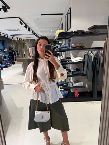 Camicia donna panna con cintura e maxi rosa – MarkUp
