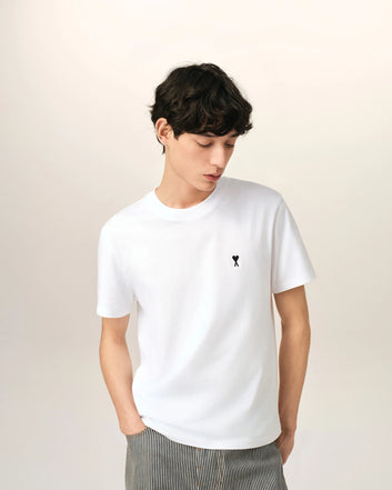 T-shirt uomo bianca con piccolo logo sul petto – Ami Paris