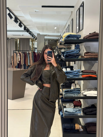 Giubbino donna verde a collo alto in ecopelle – Karlek