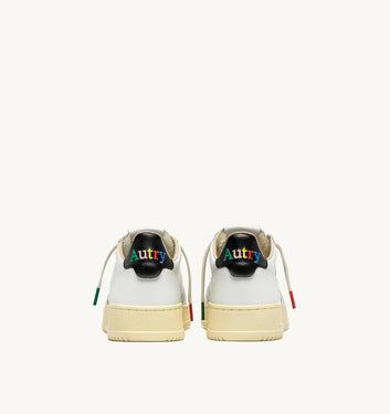 SNEAKERS MEDALIST LOW IN PELLE BIANCA E NERA – Autry