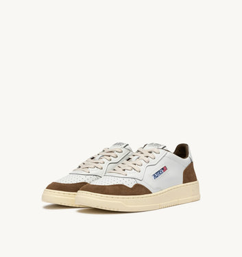 SNEAKERS MEDALIST LOW IN PELLE BIANCA E SUEDE TABACCO – Autry