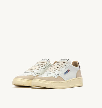 SNEAKERS MEDALIST LOW IN SUEDE E PELLE BIANCA E FIG – Autry